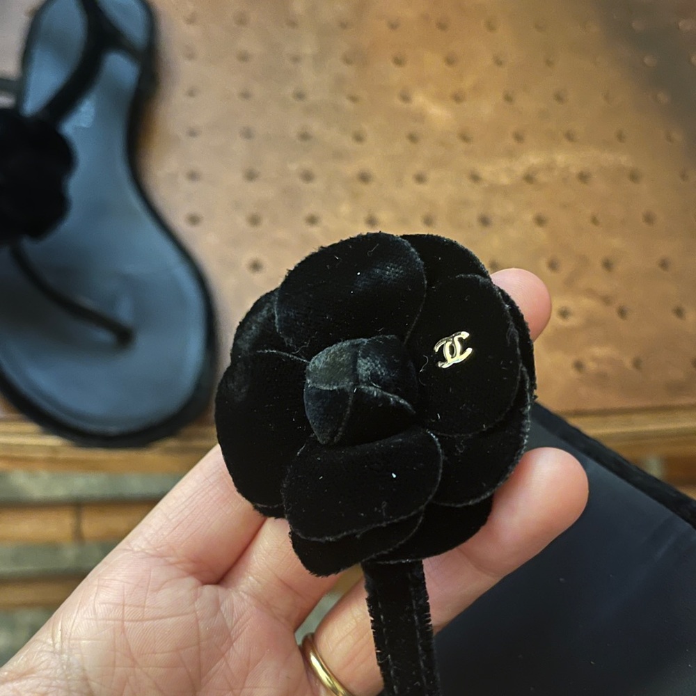 Chanel Black Flower Sandals - Picture 2 of 10